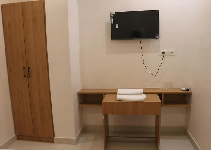 Hotel Lakhdatar